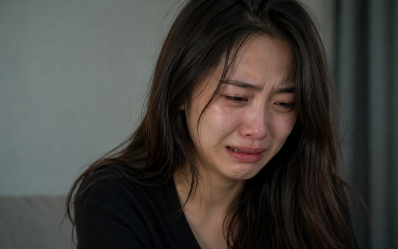 Khóc là một phản ứng sinh lý và cảm xúc của con người