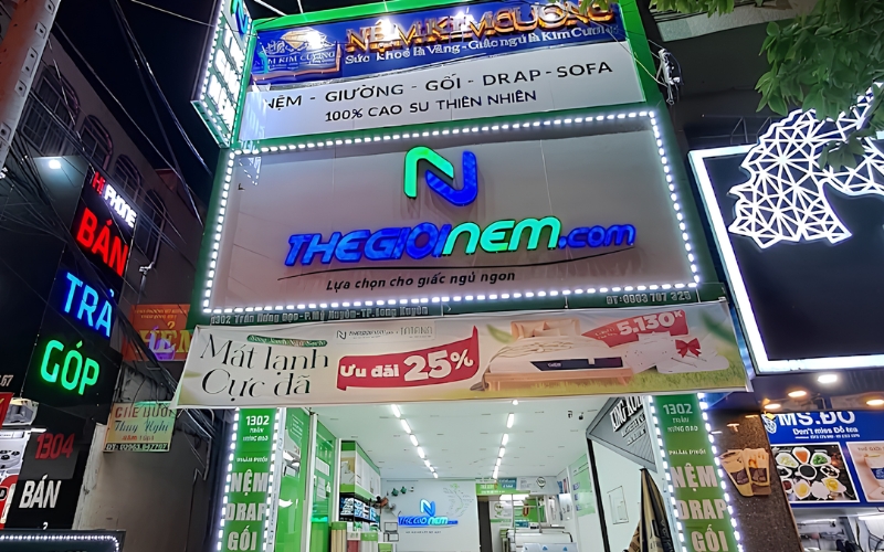 Cửa hàng Thế Giới Nệm tại 1302 Trần Hưng Đạo, phường Long Xuyên, An Giang.