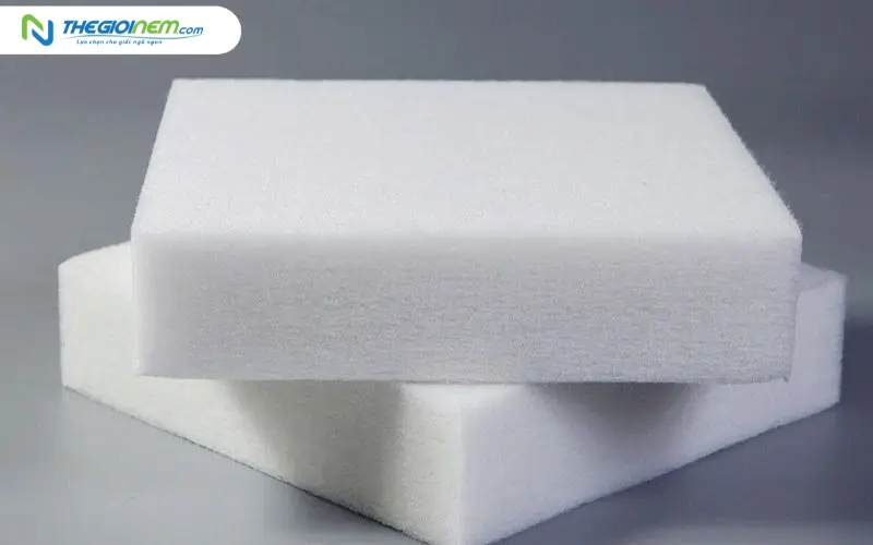 Nệm bông ép gấp gọn phù hợp với phòng ngủ có diện tích hạn chế.