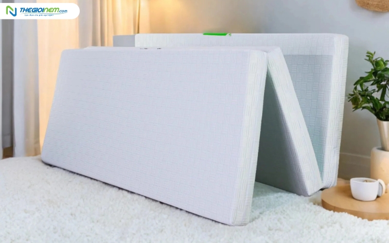 Nệm cao su gấp 3 giúp tiết kiệm diện tích cho không gian sống.