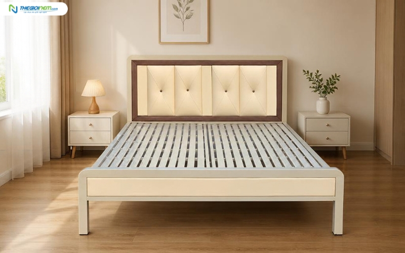 Giường sắt đôi chắc chắn với kích thước phù hợp phòng ngủ gia đình