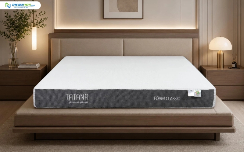Nệm foam TATANA Classic có bề mặt êm ái cho giường đơn 1m x 2m.