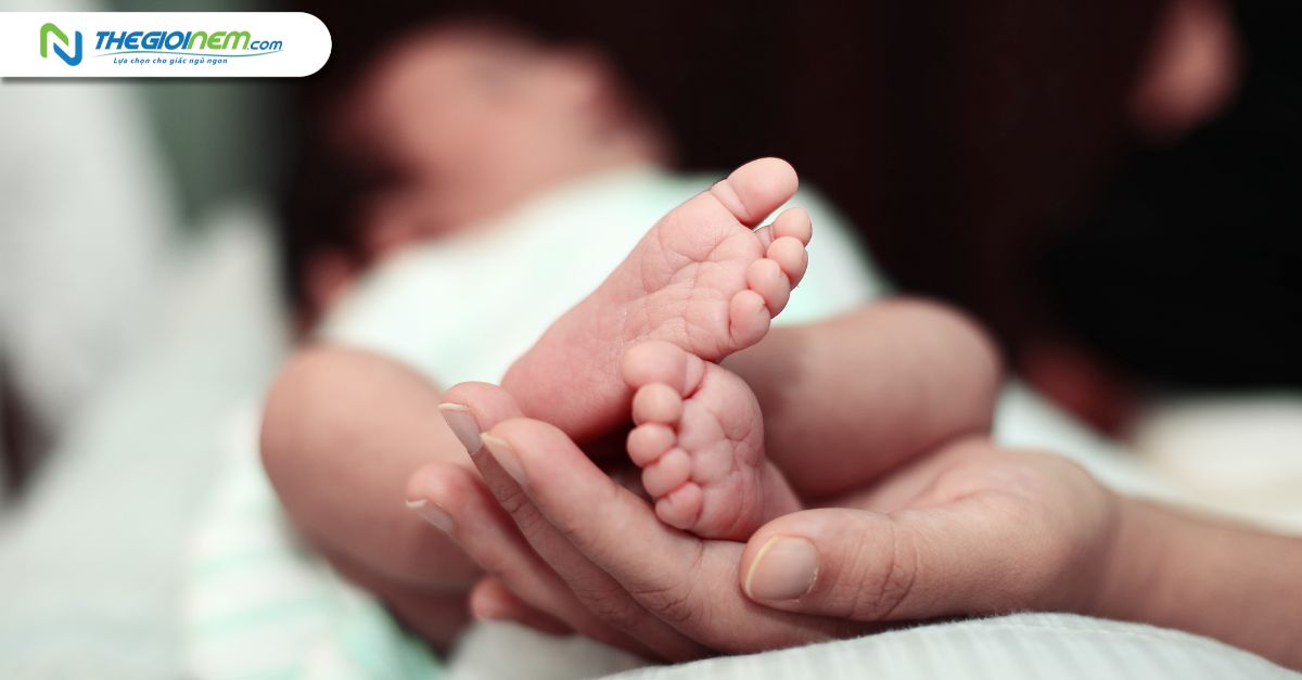 10 mẹo dân gian khi đón trẻ sơ sinh về nhà