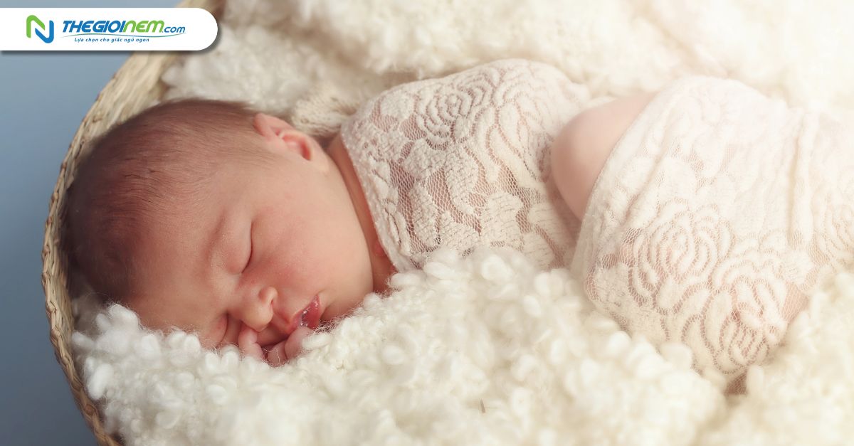 10 mẹo dân gian khi đón trẻ sơ sinh về nhà