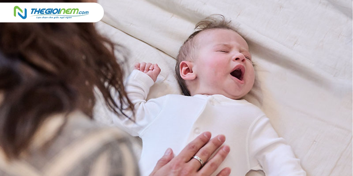 Gắt ngủ ở trẻ sơ sinh phải làm gì?