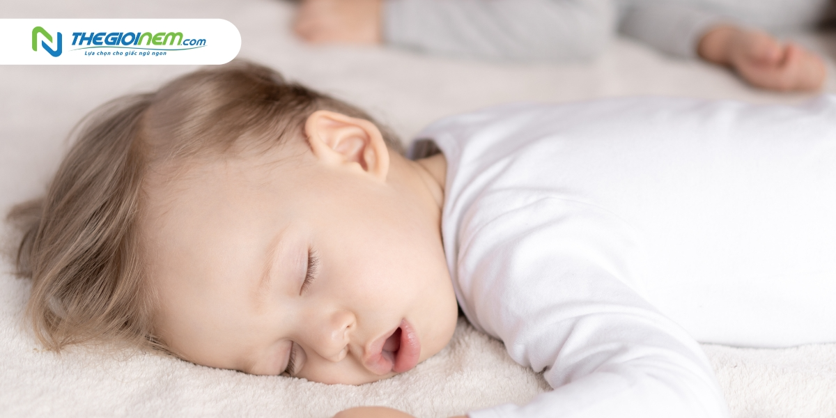 Trẻ hay lật khi ngủ có đáng lo không? Tìm hiểu cách điều chỉnh cho các mẹ