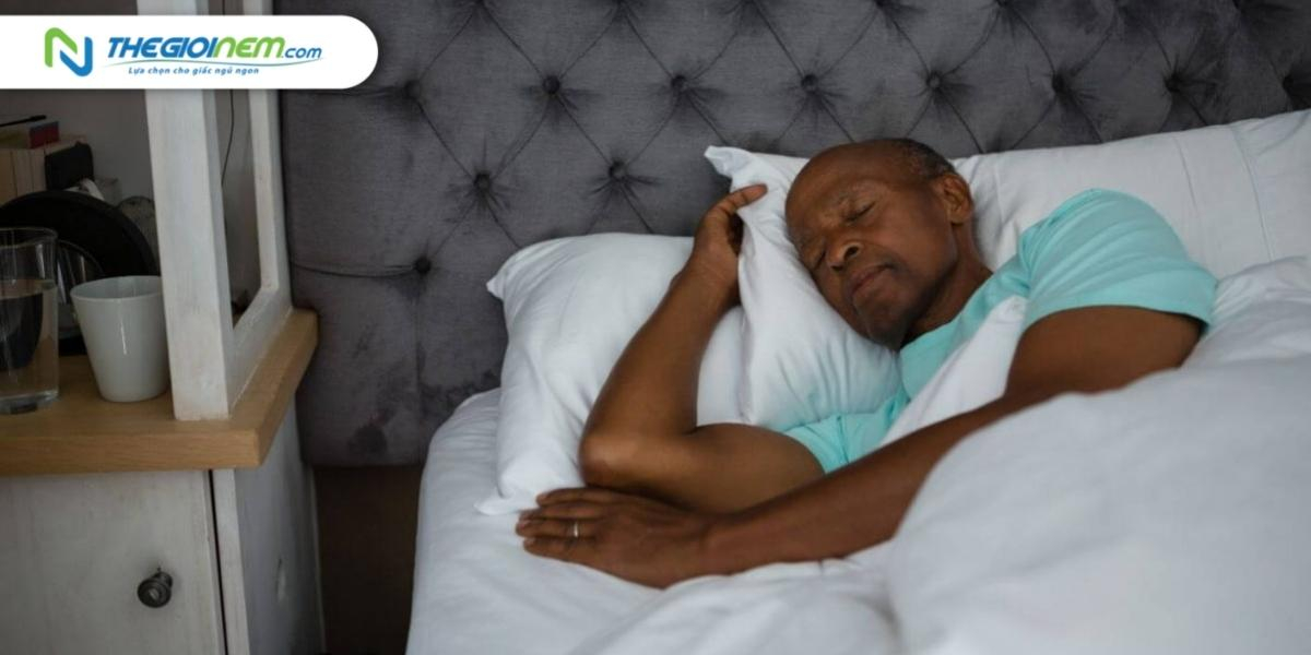 Ngủ nằm sấp có lợi hay có hại? 04