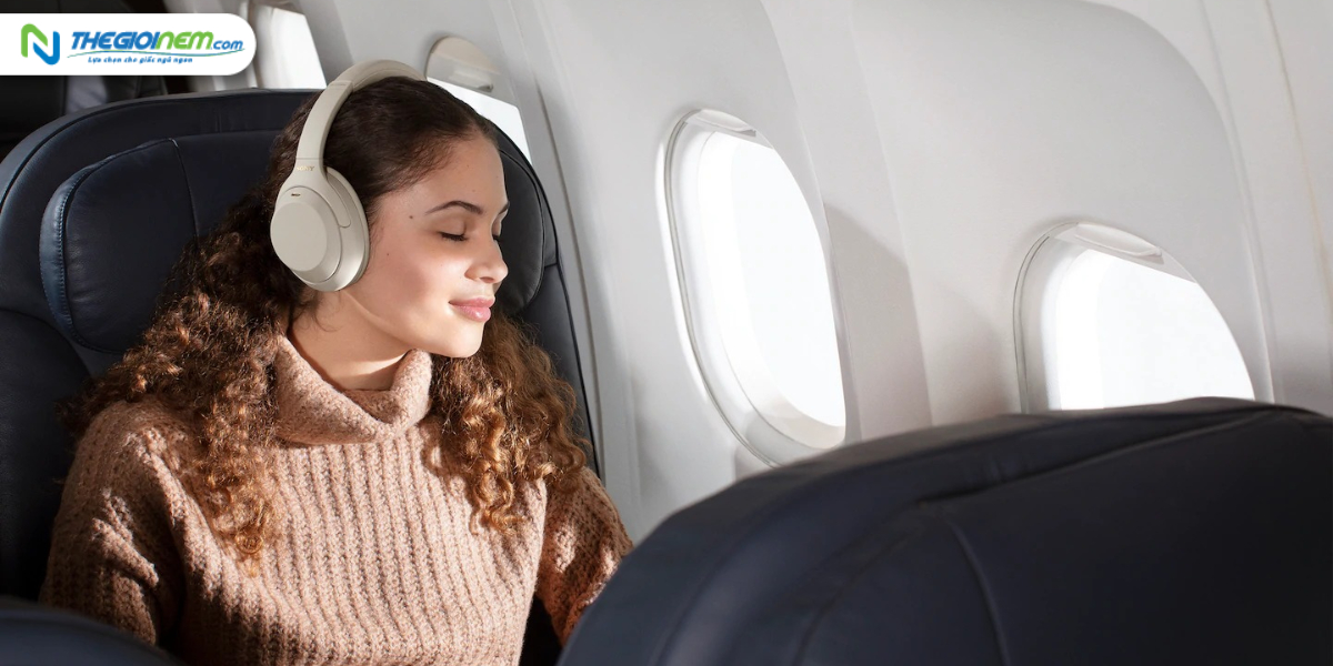 Đâu là cách giúp bạn ngủ ngon trên máy bay?