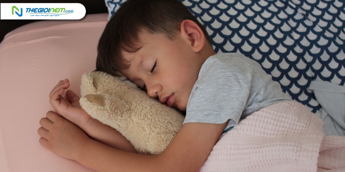 Trẻ khó ngủ: Nguyên nhân và cách khắc phục 