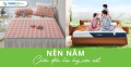 Nên nằm chiếu điều hòa hay nệm mát?
