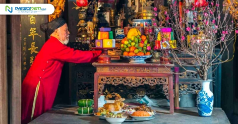 Văn khấn cúng tất niên Tết Ất Tỵ 2025